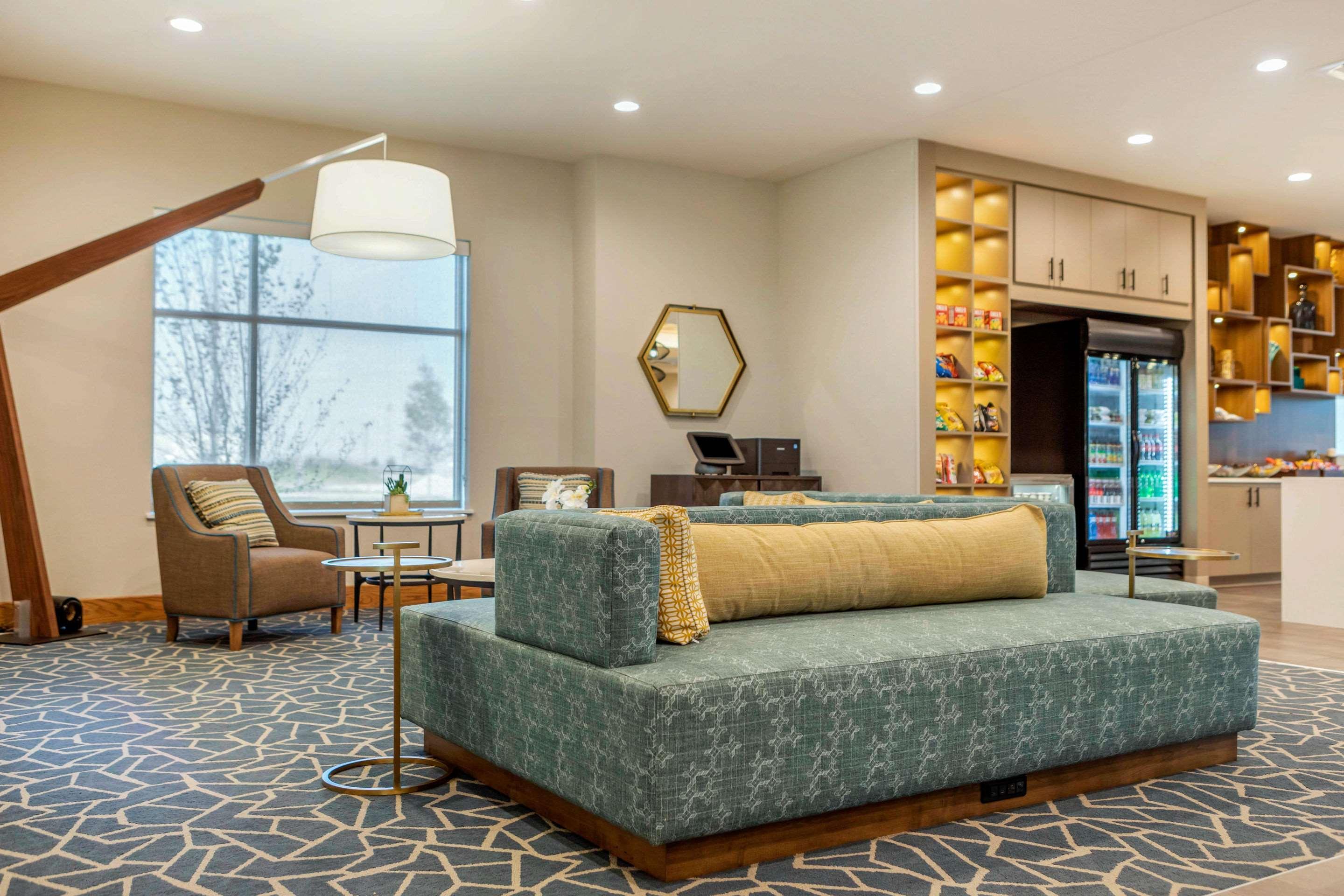 Cambria Davenport Quad Cities 4*