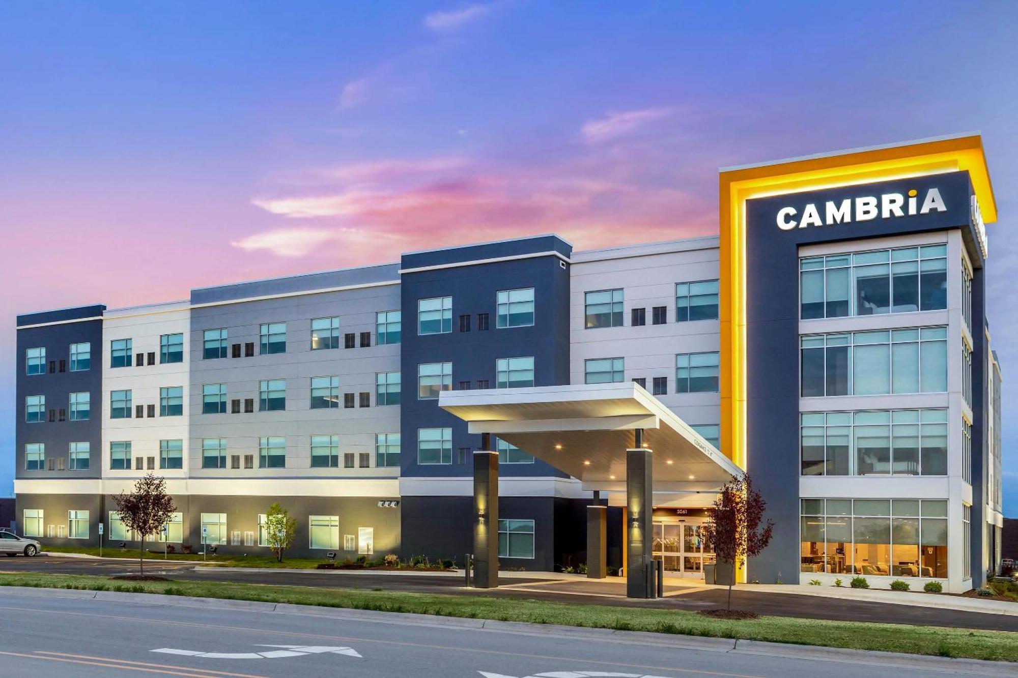 Hotel Cambria Davenport Quad Cities 4*