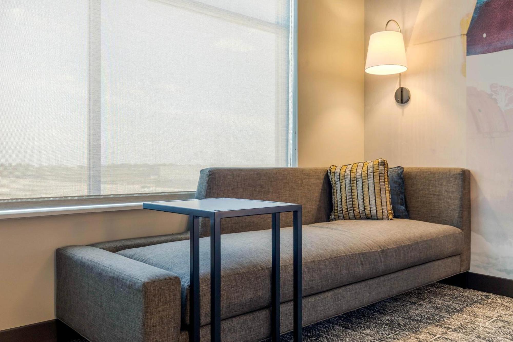 Hotel Cambria Davenport Quad Cities 4*