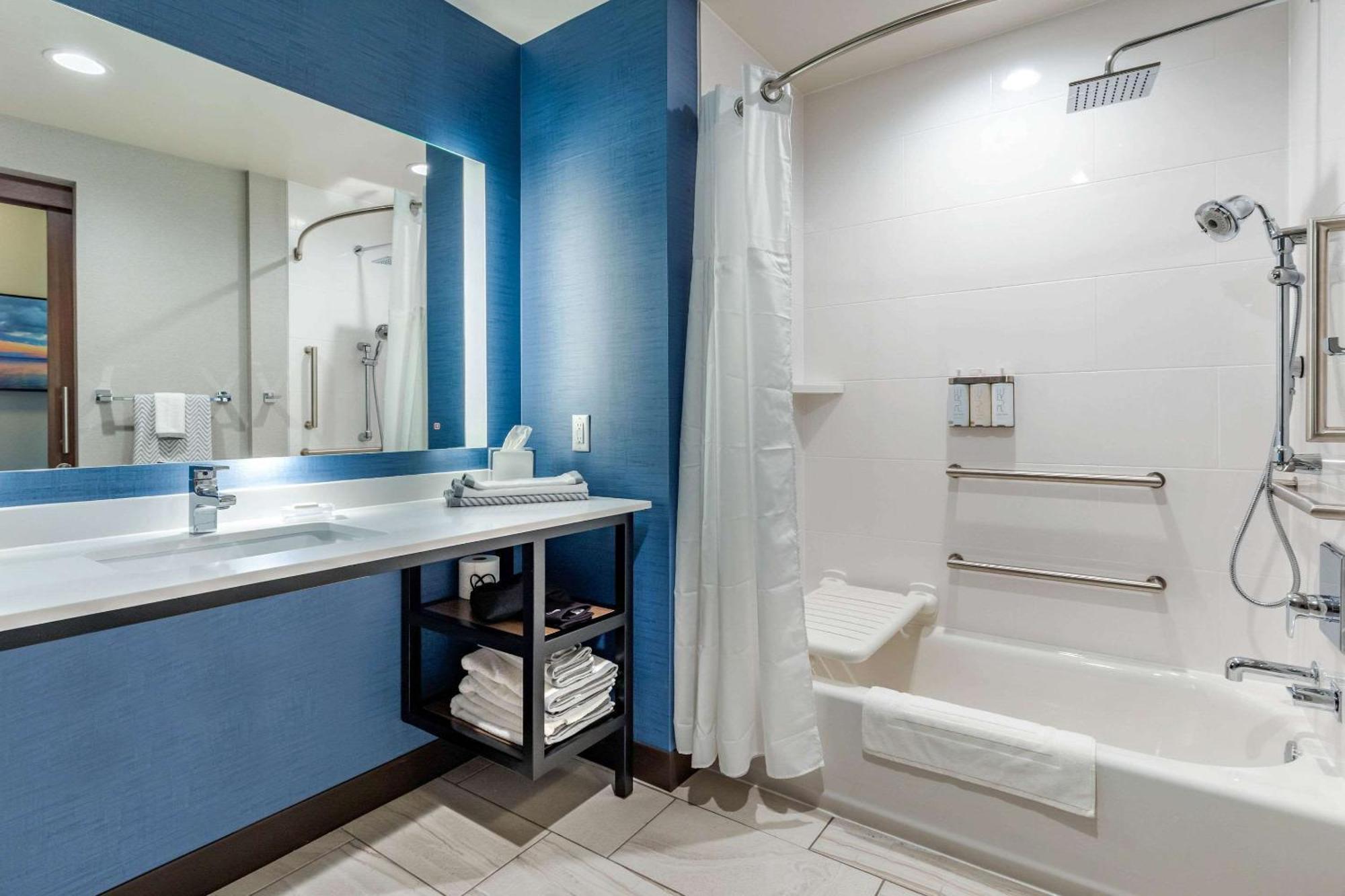 Hotel Cambria Davenport Quad Cities