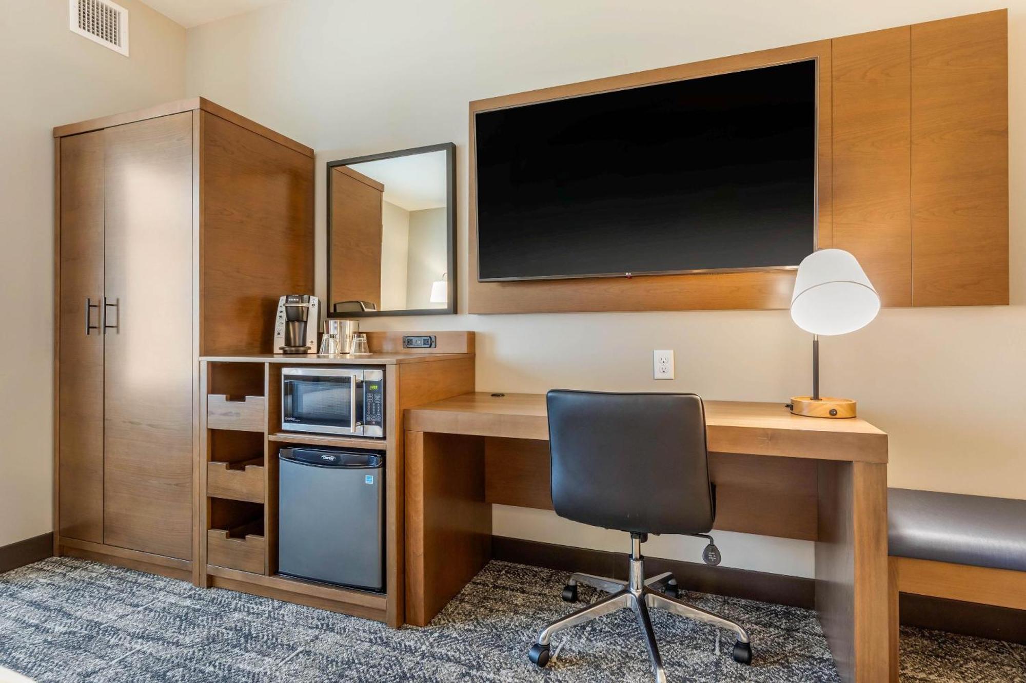 Cambria Davenport Quad Cities 4*